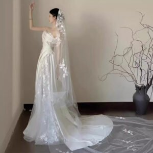 satin-lace-veil-tube-top-fishtail-wedding-dress
